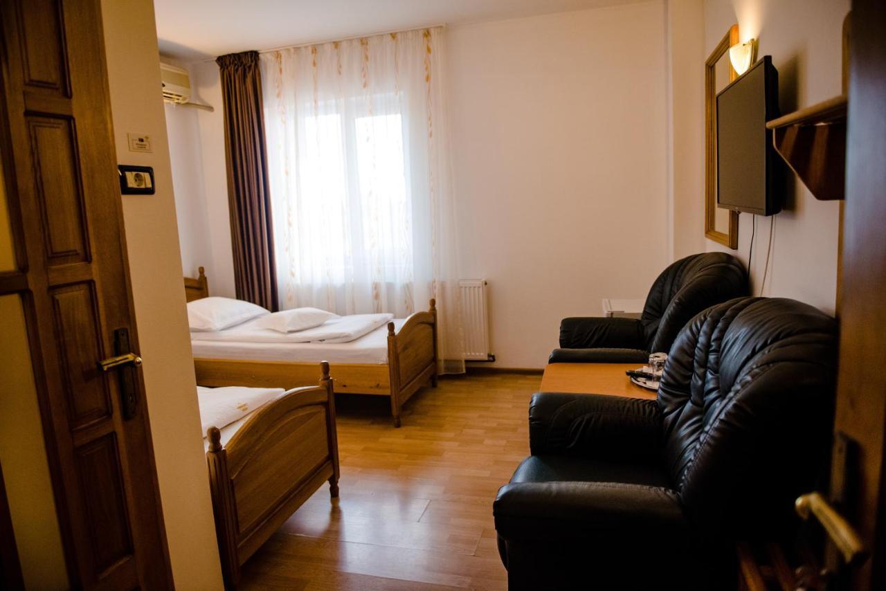 Pensiune Roua Arad Exterior foto